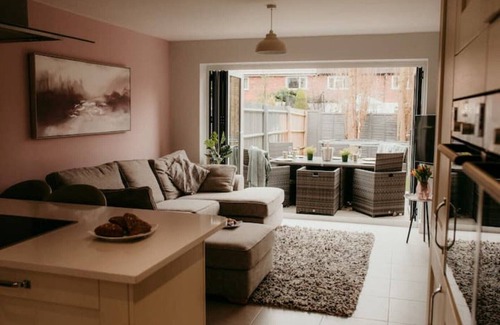Atherstone House | Exclusive 5 Bed Family House in Country Village