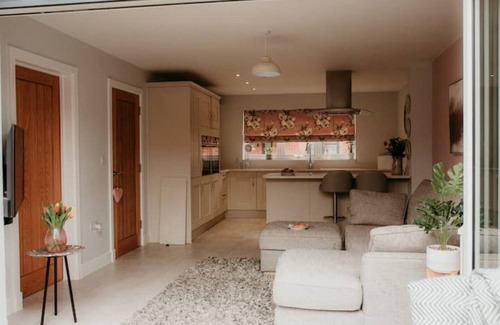 Atherstone House | Exclusive 5 Bed Family House in Country Village