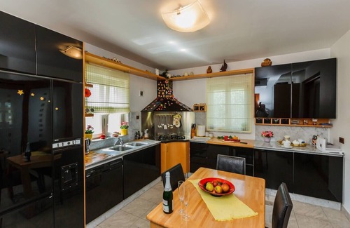 Kozino Villa | Exclusive 6 bedrooms villa with swimming pool & sea views