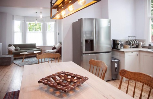 Old Trafford House | Exclusive access to private bedroom with ensuite in a shared contemporary Victorian flat