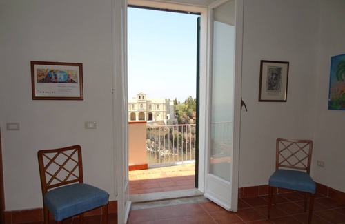 Tropea Apartment | Exclusive Apartment in the old town overlooking the sea with private parking