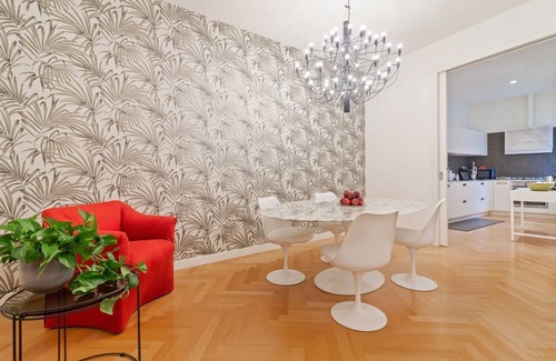 Historic Centre Apartment | Exclusive apartment perfect for 4 guests located in the very center of Padua, in the luxury shopping street, immersed in the magic of the "squares", a stone's throw from the Scrovegni Chapel, the Bo, the Palazzo della Ragione, the Duomo and 15 minutes wa