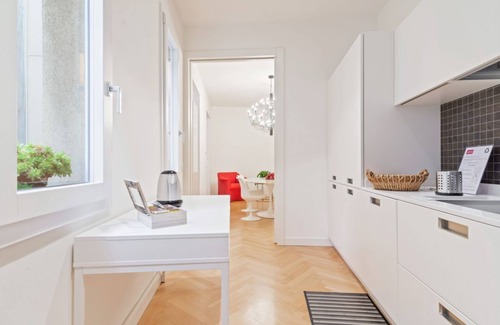 Historic Centre Apartment | Exclusive apartment perfect for 4 guests located in the very center of Padua, in the luxury shopping street, immersed in the magic of the "squares", a stone's throw from the Scrovegni Chapel, the Bo, the Palazzo della Ragione, the Duomo and 15 minutes wa