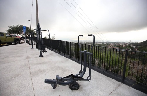 Zapopan Condo | Exclusive Bugambilias Lukasa Home alberca & airhockey.