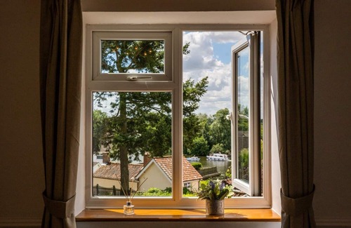 Horning House | Exclusive Cottage - Hot Tub - Pets OK - In Norfolk Broads