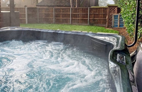 Horning House | Exclusive Cottage - Hot Tub - Pets OK - In Norfolk Broads