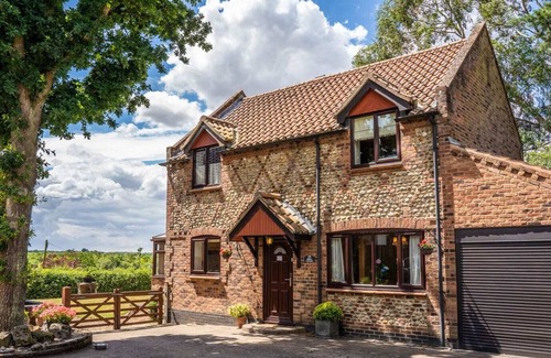 Horning House | Exclusive Cottage - Hot Tub - Pets OK - In Norfolk Broads