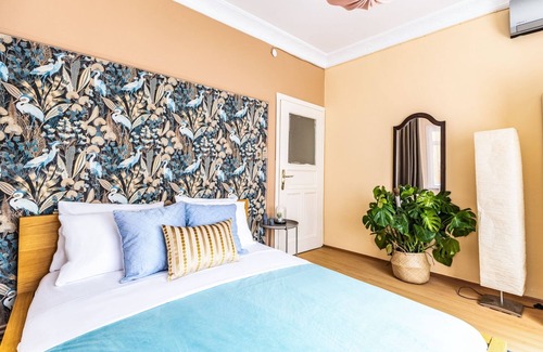 Tophane Apartment | Exclusive Flat with Balcony, 5 minutes to İstanbul
