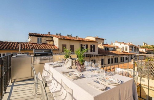 Santo Spirito Apartment | Exclusive Florence Getaway with Jacuzzi, Terraces & Concierge Services