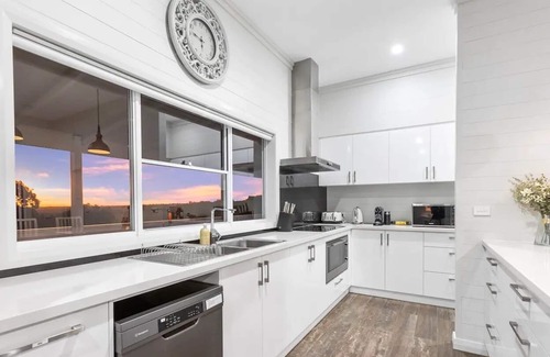 Lower Chittering House | Exclusive Hamptons Country Oasis Property