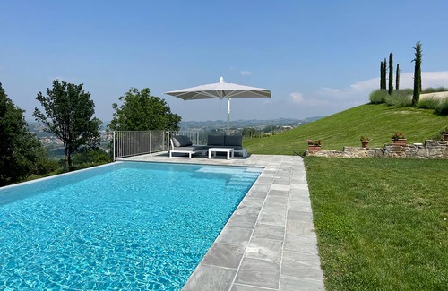 Santo Stefano Belbo Villa | Exclusive Villa Poggio Sul Belbo