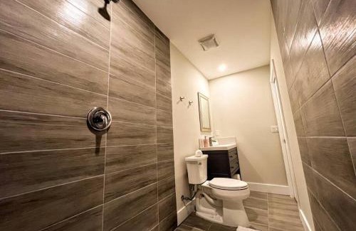 Homestead Apartment | Exclusive Lake Tiny House in Beautiful Japanese Garden