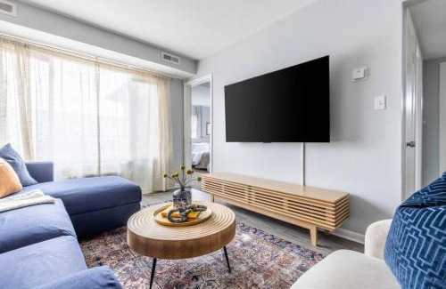 Maple Heights Apartment | Exclusive NEW Listing! Maple Heights Charm