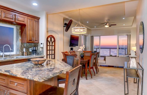 Villa del Mar Condo | Exclusive Oceanfront Penthouse/5 Min to Papas&Beer