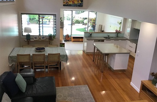 Manly House | Exclusive Seaside House + Pool