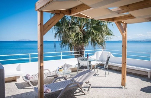 Linoperamata Apartment | Exclusive Seaside Retreat with Shared Pool & Private Beach Access 04