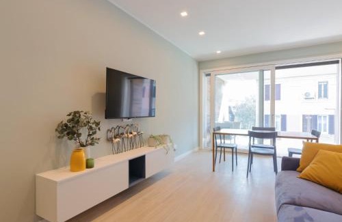 Zona Solari Apartment | Exclusive terrace Garden View - 15 min from Duomo