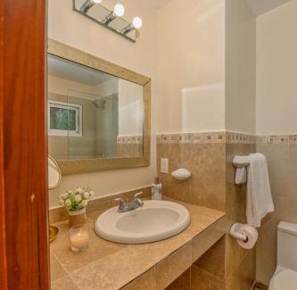 Gibson Bight House | Exclusive Tropical House near Beaches & Downtown