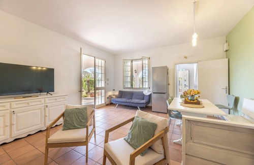 Baia Verde Villa | Exclusive villa with swimming pool surrounded by greenery