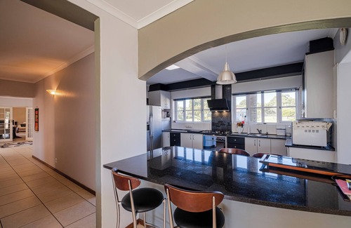Port Elizabeth Villa | Exclusive villa with pool, tennis court and beautiful garden in natural setting