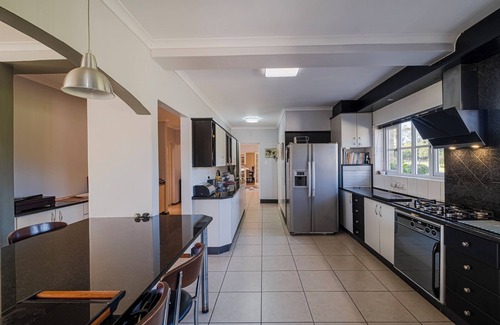 Port Elizabeth Villa | Exclusive villa with pool, tennis court and beautiful garden in natural setting
