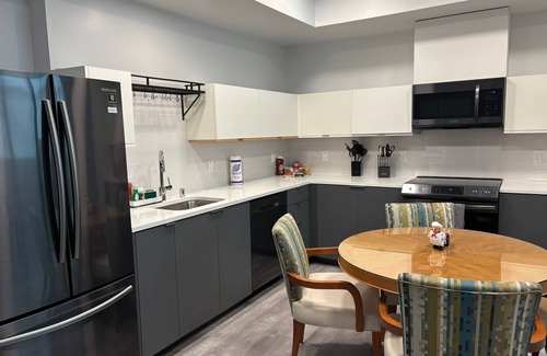 Beverly Grove House | Exclusive West Hollywood Residence:𝐹𝑅𝐸𝐸 𝒜𝒞, 𝒲𝒾𝐹𝒾 𝒶𝓃𝒹 𝒫𝒜𝑅𝒦𝐼𝒩𝒢