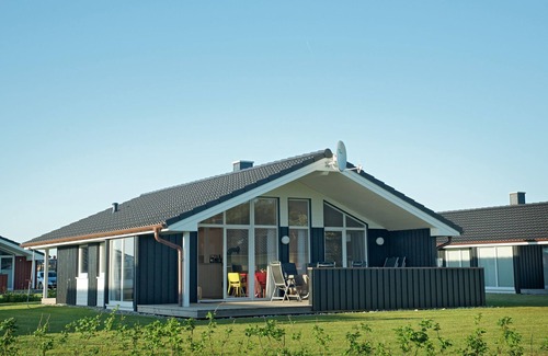 Wesselburenerkoog House | Exclusive wooden house with high sense right on the North Sea dike