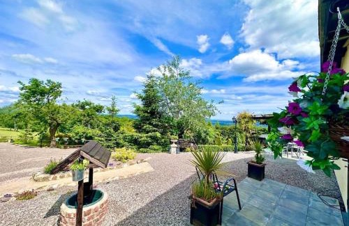 Cwmbran House | Exec 2 bed lodge in rural Wales with Cymru Holidays