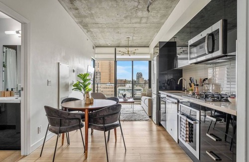Connaught Apartment | Exec City Retreat - Office, Pool, Gym, Parking