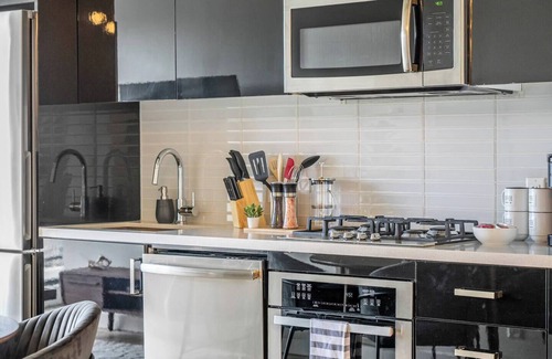 Connaught Apartment | Exec City Retreat - Office, Pool, Gym, Parking