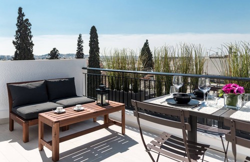 Plaka Apartment | Executive 2 bdr Suite in Plaka - Acropolis view