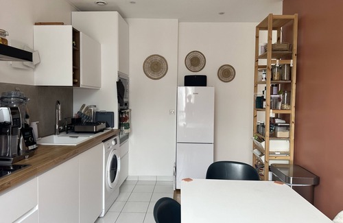 Quartier Sainte-Marguerite Apartment | Executive Apartment Last Floor in an Haussmanien Building With Elevators