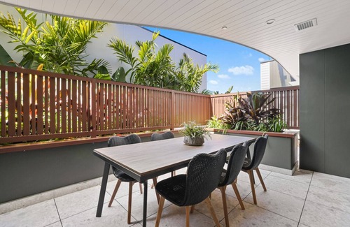 Collaroy Apartment | Executive apartment next to Long Reef Golf Course close to Beaches