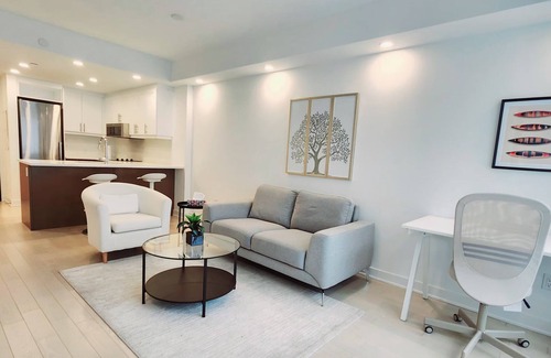 Byward Market - Parliament Hill Condo | Executive condo- 4 min walk to Paliament- 4 months minimum- Available Aug 1.2025