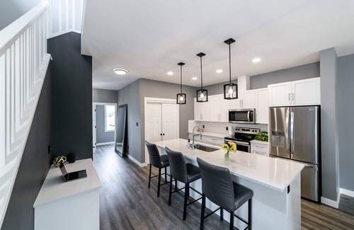 Jasper Place House | Executive Home close to WEM < down town