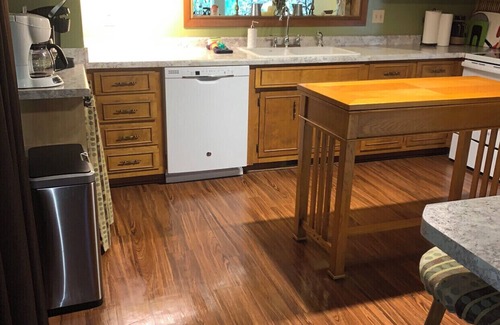 Greenville House | Executive home minutes to downtown Greenville, GHS, Swamp Rabbit Trail Sleeps 10