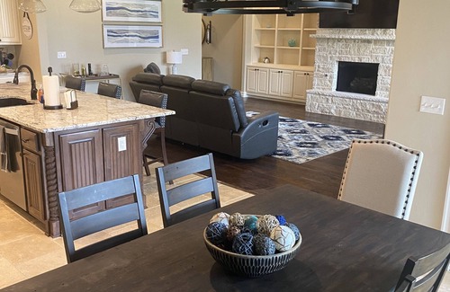 Broken Arrow House | Executive Home near Hard Rock Hotel Casino