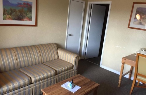 Beeville Hotel | Executive Inn & Suites Beeville