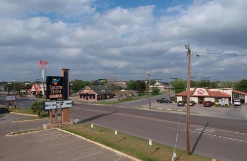 Beeville Hotel | Executive Inn & Suites Beeville