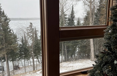 Nevis House | Executive Lakeshore Lodge Retreat