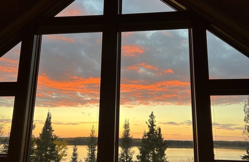 Nevis House | Executive Lakeshore Lodge Retreat
