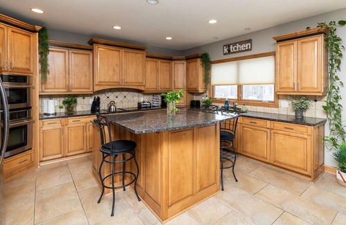 West Des Moines House | Executive Living 2min to Jordan Creek 6 bed/5 bath Near Jordan Creek Mall