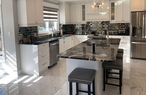 Amherstview House | Executive Living with Hot Tub, Gym and Sauna