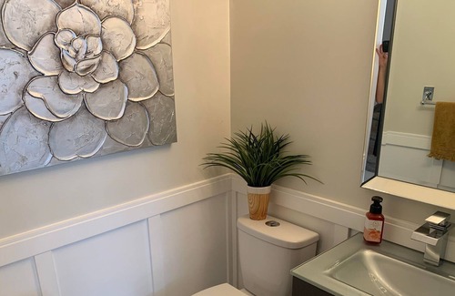 Amherstview House | Executive Living with Hot Tub, Gym and Sauna