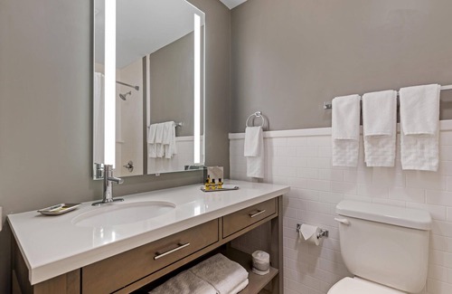 Waterloo Hotel | Executive Residency By Best Western Waterloo & Cedar Falls