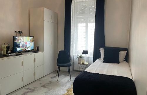 Bonnevoie House | EXECUTIVE SINGLE ROOM WITH EN-SUITE in GUEST HOUSE CITY CENTRE