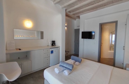 Paradise Hotel | Executive Studio-Sea View, Shared Infinity Pool, Gym, Bar, 4'from Paradise Beach