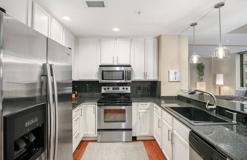 Heartside Condo | Executive style condo on the strip