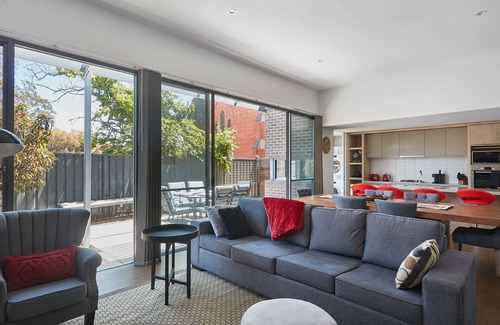 North Bendigo House | Executive Style, Family/Pet Friendly close to CBD