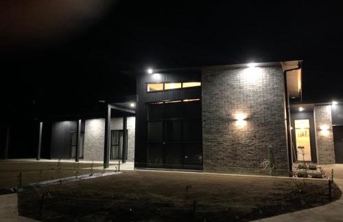 Hawera House | Executive-style home away from home.